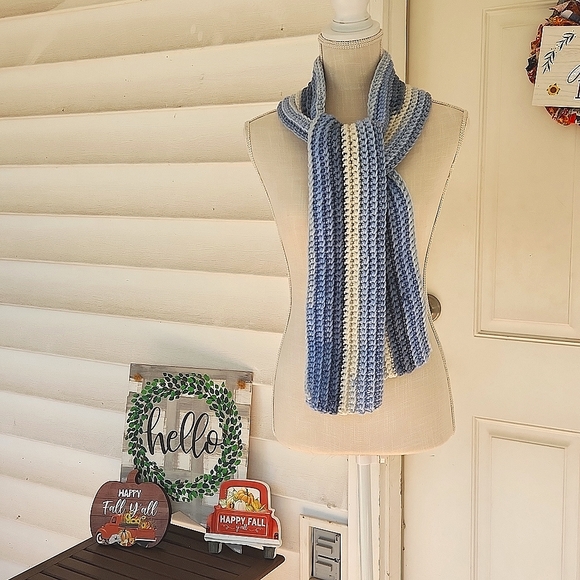 Crochet scarf - Picture 2 of 4